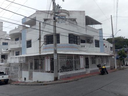 VENTA CASA MAS LOCAL EN EL CUONTRY
